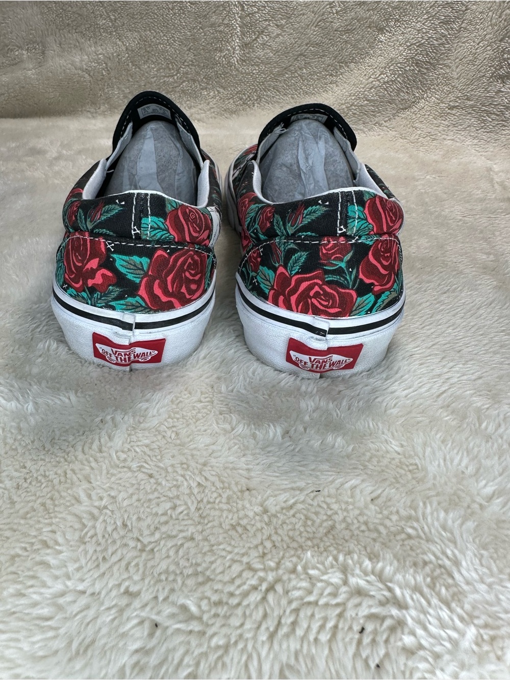 Vans Skull and Roses Print Classic Slip-On Shoes Size Mens 8 Women’s 9.5 - Picture 4 of 8